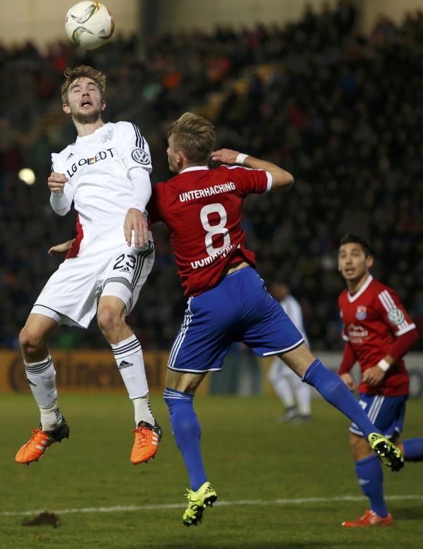 2015-12-15t193223z_414396126_lr2ebcf1i9oaz_rtrmadp_3_soccer-germany-cup_reuters