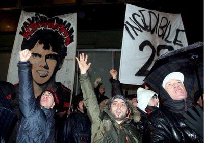 مظاهرات الميلان خارج مقر الميلان من أجل إبقاء كاكا