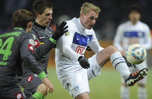 2012-02-08t210503z_01_fbi06_rtridsp_3_soccer-germany_reuters