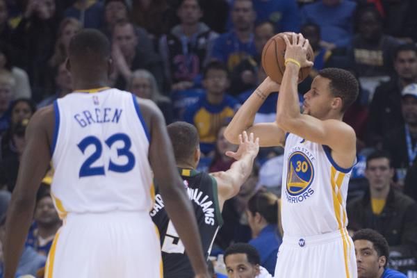 2015-12-19t064910z_645385204_nocid_rtrmadp_3_nba-milwaukee-bucks-at-golden-state-warriors_reuters