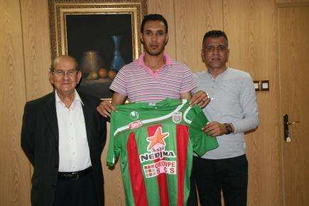 نياطي بلقاسم (وسط)