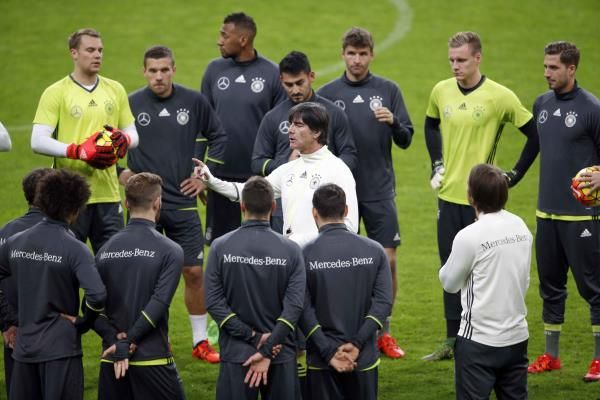 2015-11-12t181147z_161402763_pm1ebbc1gr701_rtrmadp_3_soccer-friendly_reuters