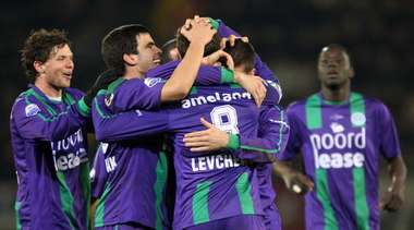 فرحة لاعبوا غرونينغين بالتعادُل لم تكتمل بالتأهُل