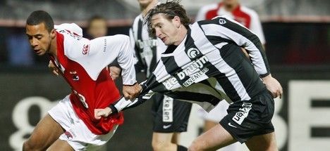 البلجيكي ديمبلي سجل الهدف الثاني