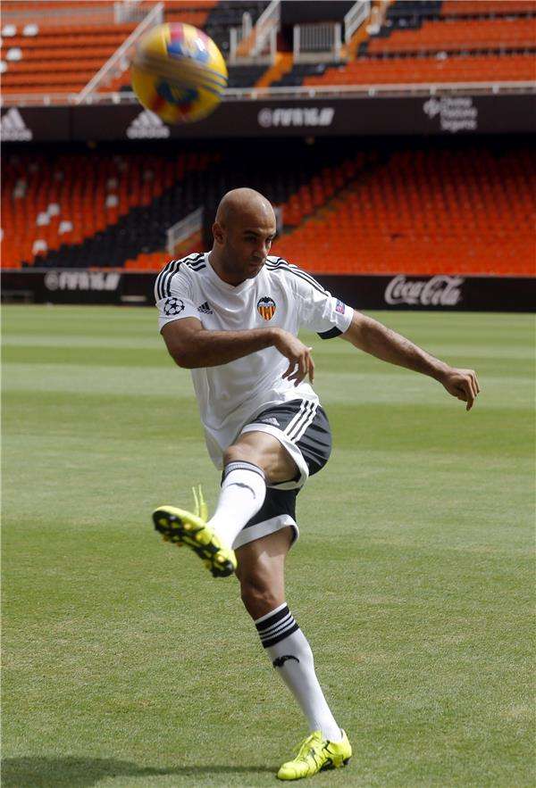  أيمن عبد النور