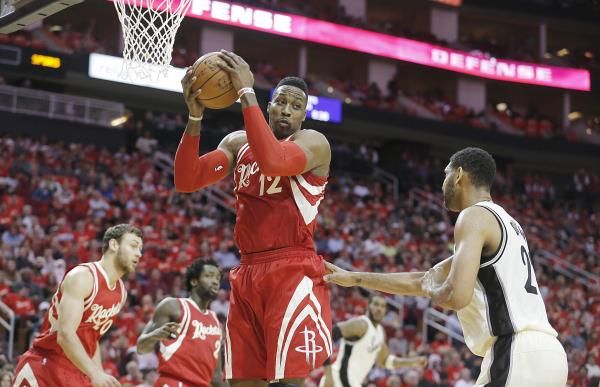 2015-12-26t023001z_608360284_nocid_rtrmadp_3_nba-san-antonio-spurs-at-houston-rockets_reuters