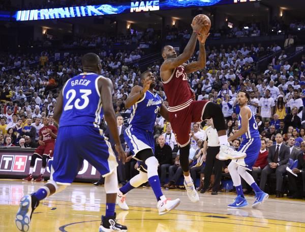 2015-12-25t224438z_1590335131_nocid_rtrmadp_3_nba-cleveland-cavaliers-at-golden-state-warriors_reuters