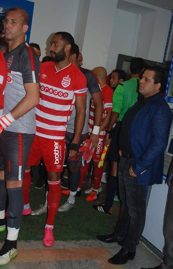  رئيس الافريقي مع اللاعبين 