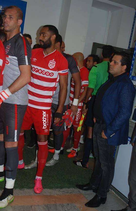  رئيس الافريقي مع اللاعبين 