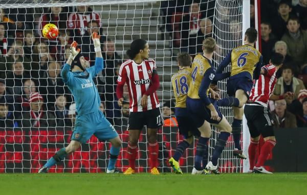 2015-12-26t211334z_94166014_mt1aci14231662_rtrmadp_3_soccer-england-sou-ars_reuters