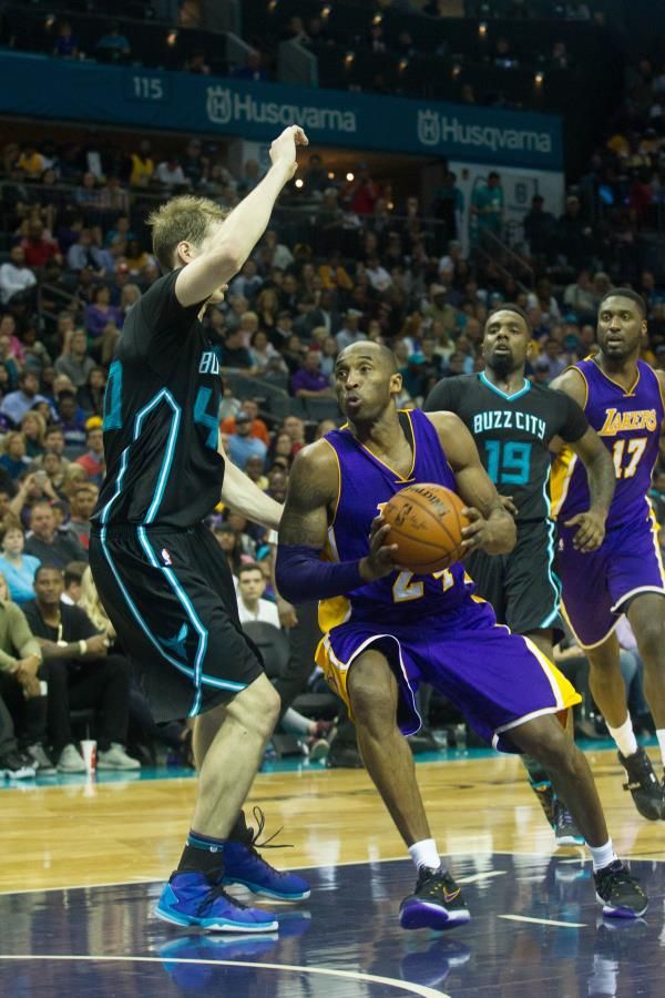 2015-12-29t013235z_1466944097_nocid_rtrmadp_3_nba-los-angeles-lakers-at-charlotte-hornets_reuters