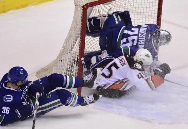 2016-01-02t060926z_551327135_nocid_rtrmadp_3_nhl-anaheim-ducks-at-vancouver-canucks_reuters