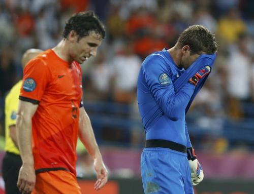 2012-06-13t195448z_01_stn219_rtridsp_3_soccer-euro_reuters