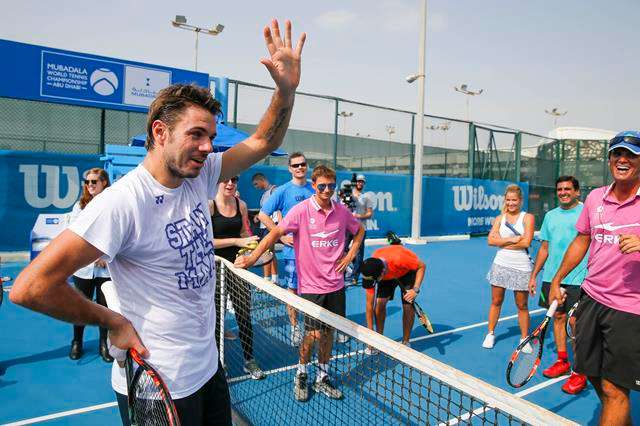 wawrinka coaches the fans at mwtc