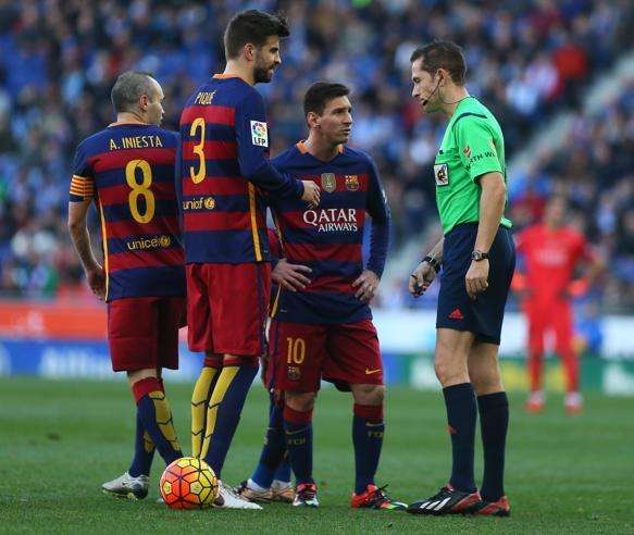 pitos-pique-messi-cornella-el-prat-derbi-espanyol-barca-aleix-espargaro