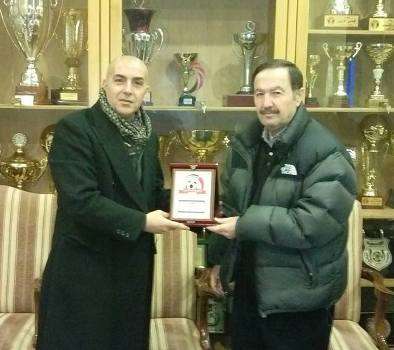 خير وعديلة يتبادلان الاتفاقية 