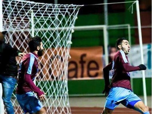 المغربي محتفلا بهدفه في مرمى العهد