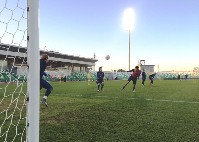 من تدريبات أولمبي اليابان في ملعب نادي الأهلي القطري