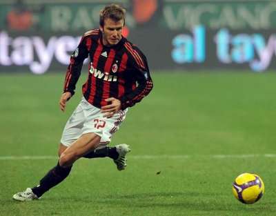 لاعب خط الوسط الإنجليزي ديفيد بيكهام