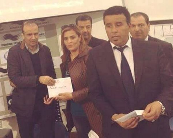 وديع الجريئ يسلم الشارة الدولية للحكم منية البدوي بحضور عواز الطرابلسي