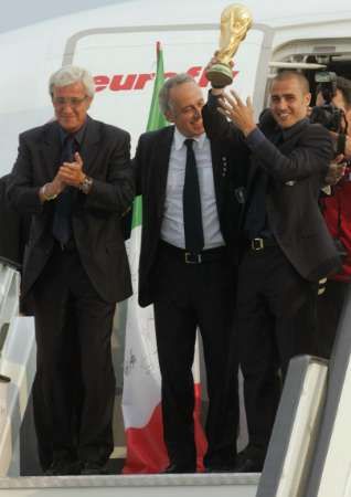 المنتخب الايطالي بعد العودة بكأس العالم 2006