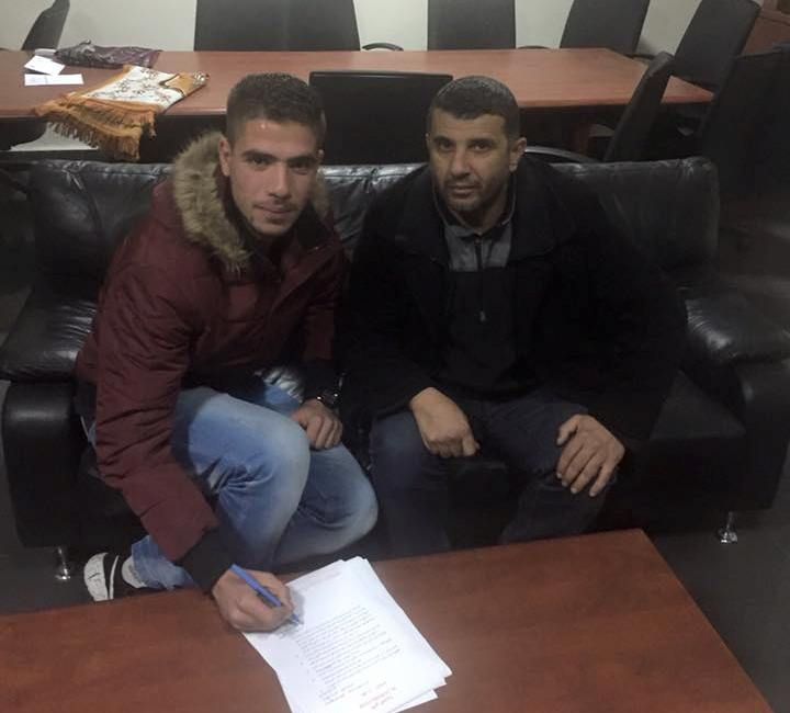 عدس وأبو ليلى خلال التوقيع 