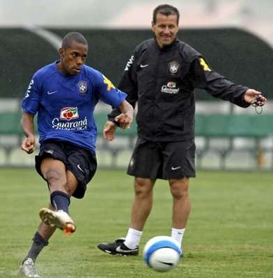  كارلوس دونجا مع  روبينيو 