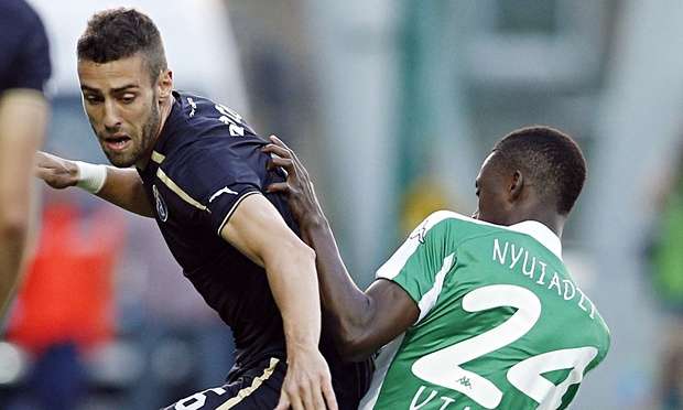 ivo-pinto-left-evades-a-t-008