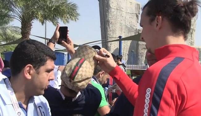 zlatan-ibrahimovic-cap-fan-autograph-1452258812-800