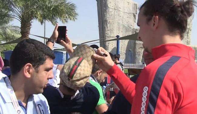 zlatan-ibrahimovic-cap-fan-autograph-1452258812-800