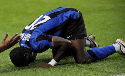 الغاني مونتاري لاعب نادي إنتر ميلان