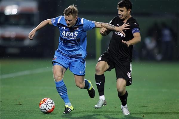 قسطنطين بوديسكو (يمين)