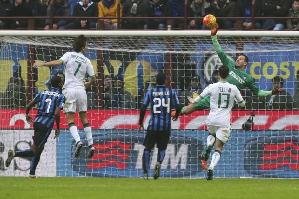 2016-01-10t123510z_79452454_gf20000090039_rtrmadp_3_soccer-italy_reuters