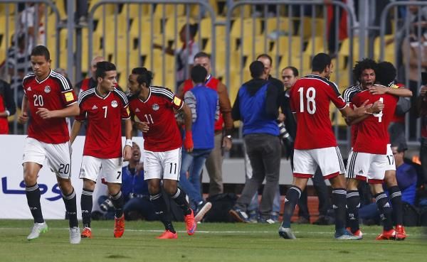 فرحة المنتخب المصري بتسجيل احد الاهداف امام تشاد