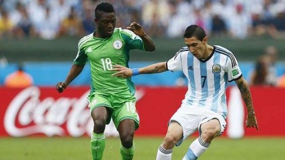 النيجيري بابا توندي (يسار)