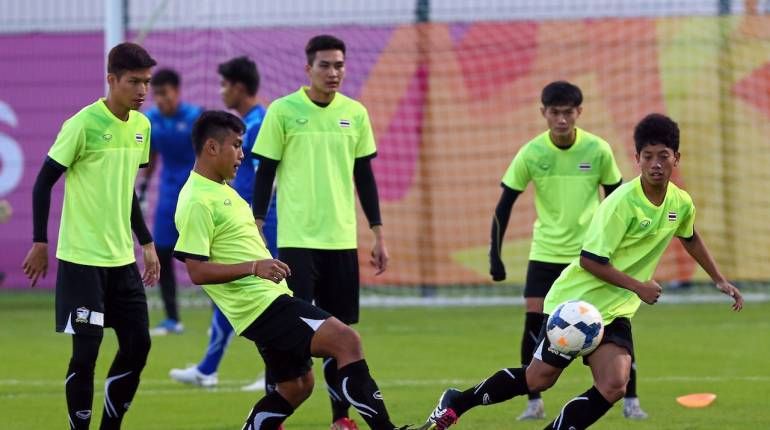 تدريبات منتخب تايلاند الأولمبي في العاصمة القطرية الدوحة