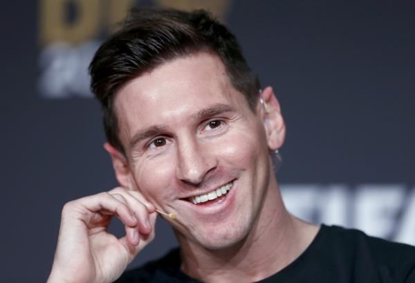2016-01-11t161618z_1118059154_lr2ec1b196wn5_rtrmadp_3_soccer-fifa-ballondor_reuters