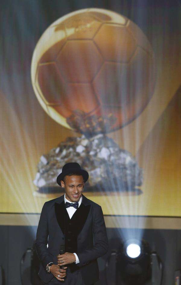 2016-01-11t185550z_640807830_lr2ec1b1gksv7_rtrmadp_3_soccer-ballon_reuters