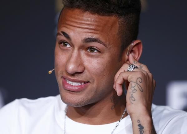 2016-01-11t160848z_1894075070_lr2ec1b18uemc_rtrmadp_3_soccer-fifa-ballondor_reuters