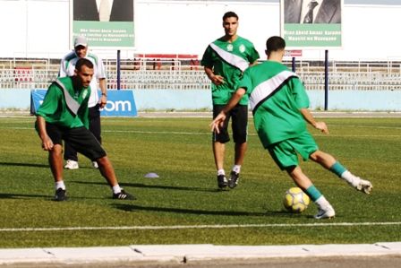 لقطة من المران الذي أجراء خليج سرت على الملعب الرئيسي للمباراة 