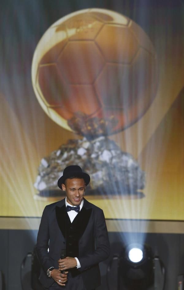 2016-01-11t185550z_640807830_lr2ec1b1gksv7_rtrmadp_3_soccer-ballon_reuters