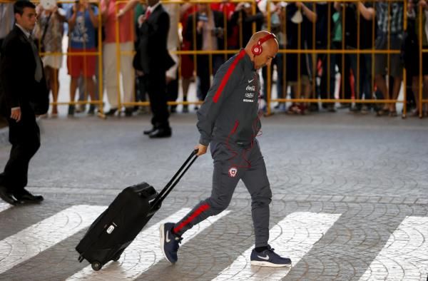 2015-11-16t230156z_2145332748_gf20000062499_rtrmadp_3_soccer-world_reuters