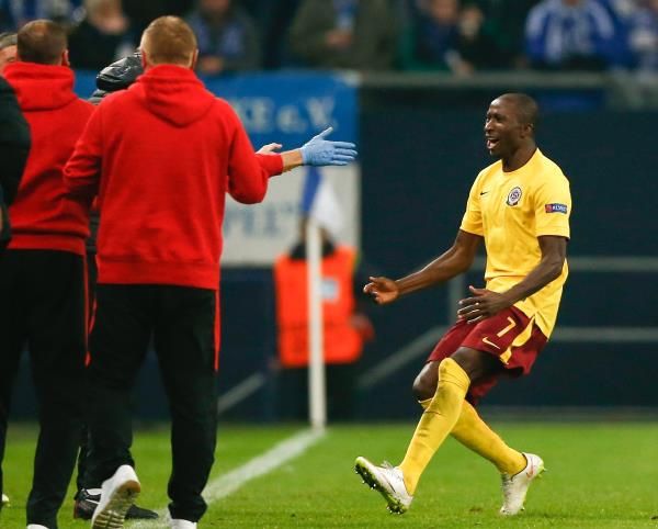 2015-10-22t182514z_123033390_lr2ebam1f5raq_rtrmadp_3_soccer-europe-sch-pra_reuters