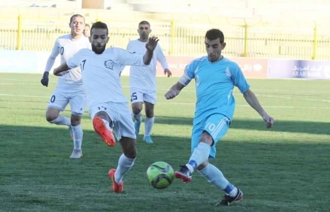 الشطناوي "يمين" في احدى مبارياته مع الصريح 