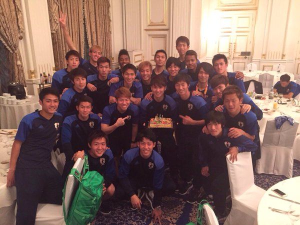 عندما احتفل اللاعبين بعيد ميلاد مينامينو قبل يومين