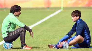 الاجتماع المصغر بين مينامينو ورئيس اللجنة الفنية ماساهيرو شيمودا