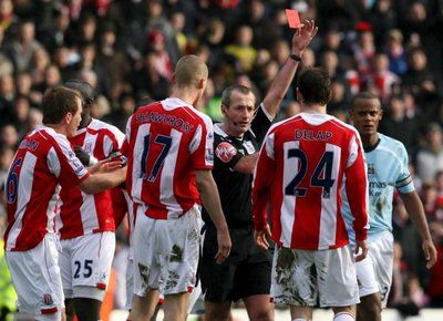 روري ديلاب اثناء طرده من المباراة