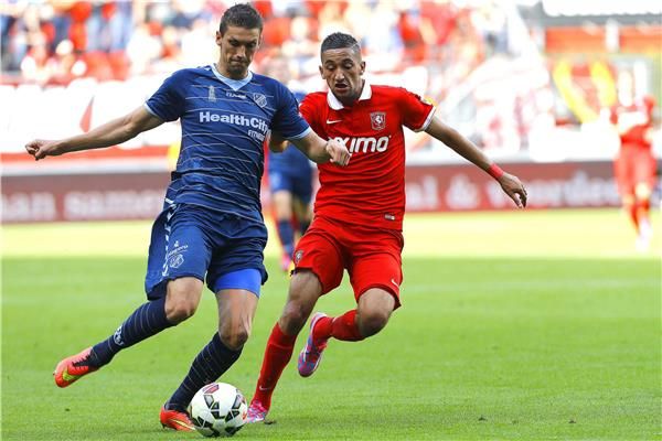 حكيم زياش (يمين)