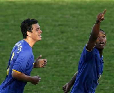 فرحة برازيلية بهدف دوغلاس كوستا