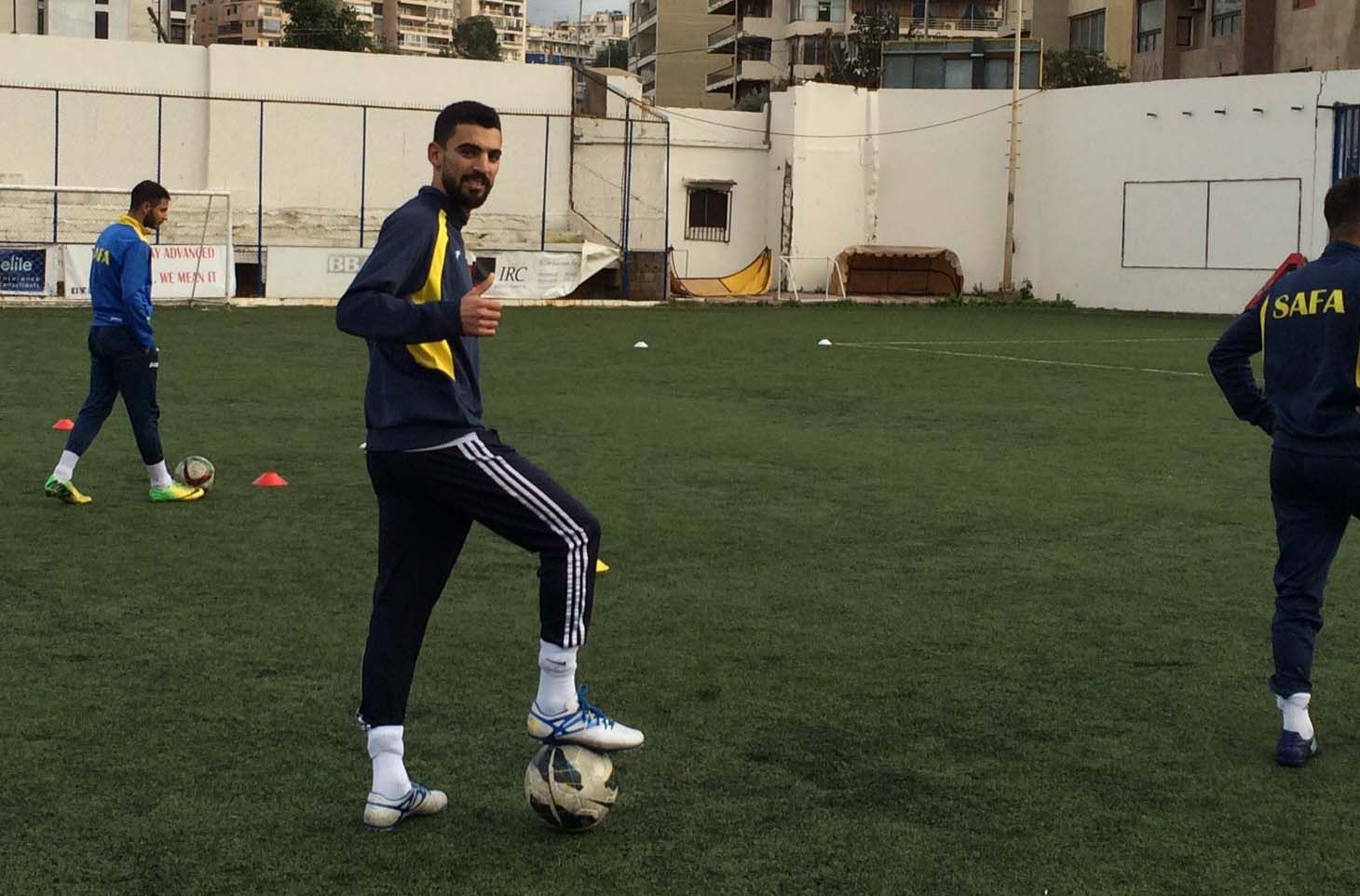 حيدر مبتسماً لعدسة كوورة في تدريبات الصفاء اليوم